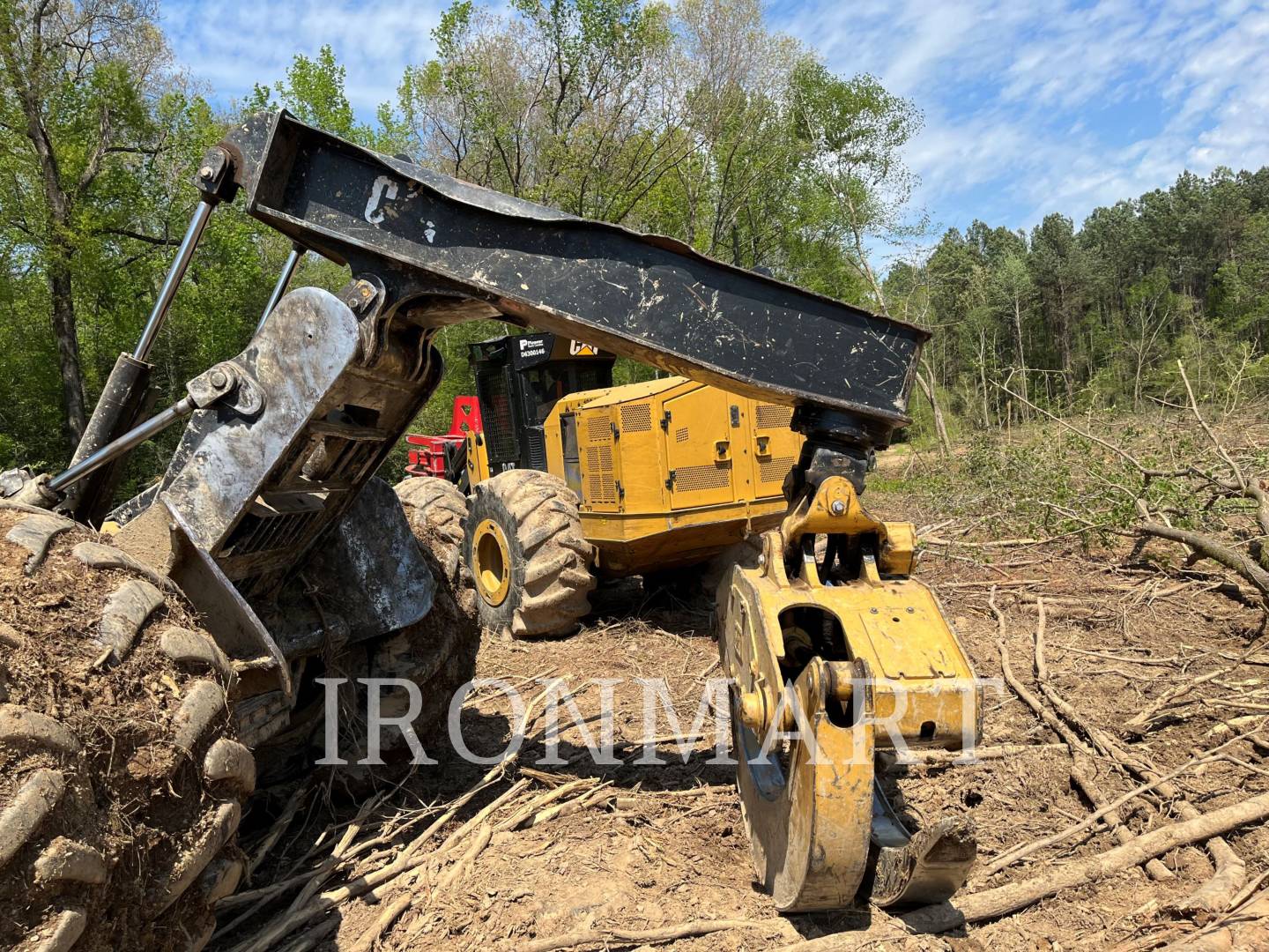 2017 Caterpillar 545D Skidder