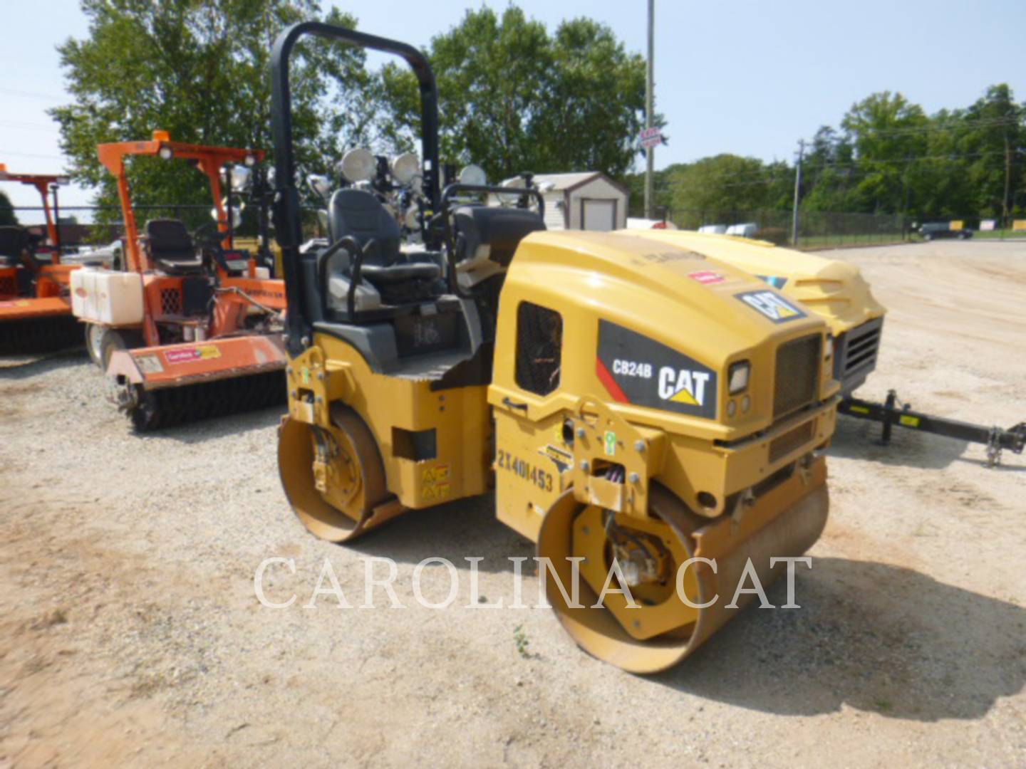 2018 Caterpillar CB24B Compactor