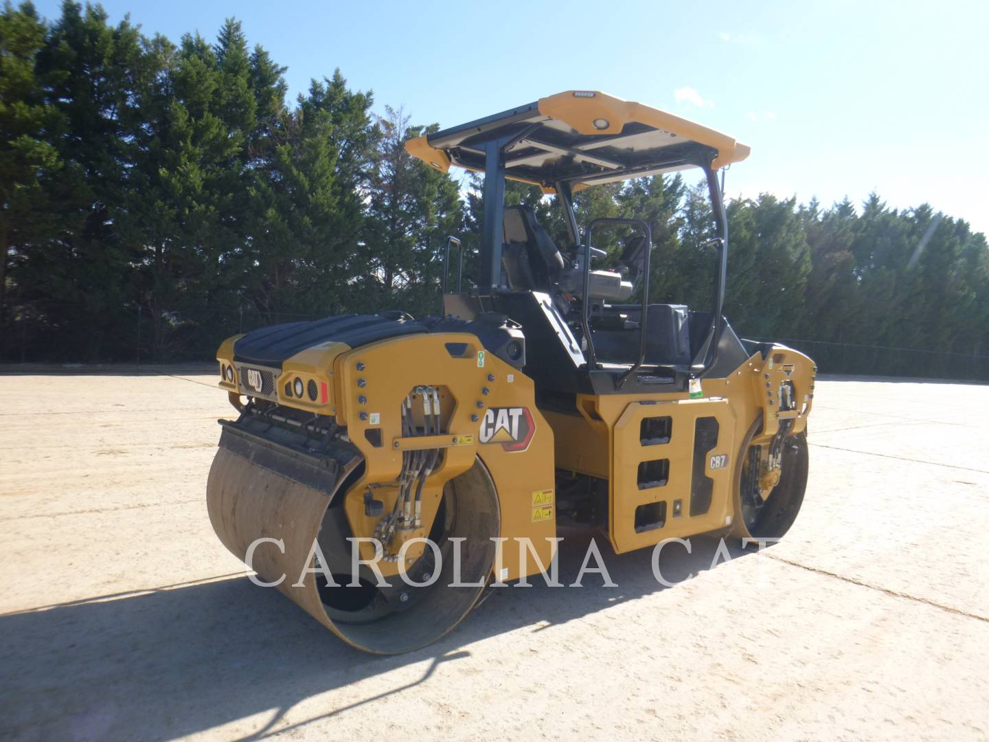 2020 Caterpillar CB7 Compactor