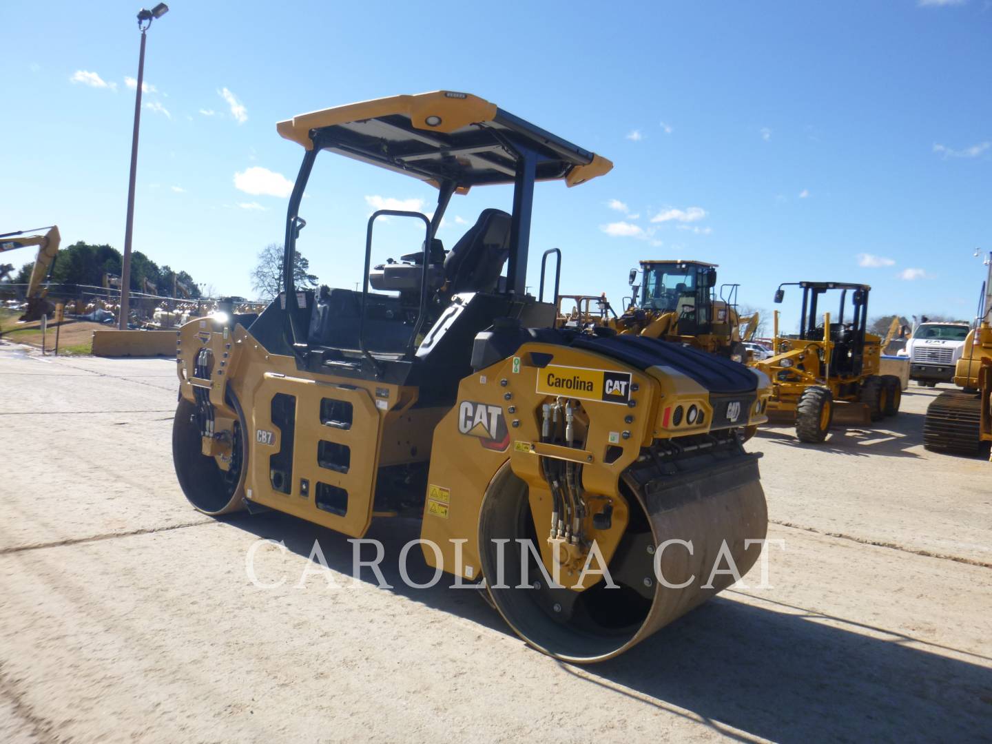 2020 Caterpillar CB7 Compactor