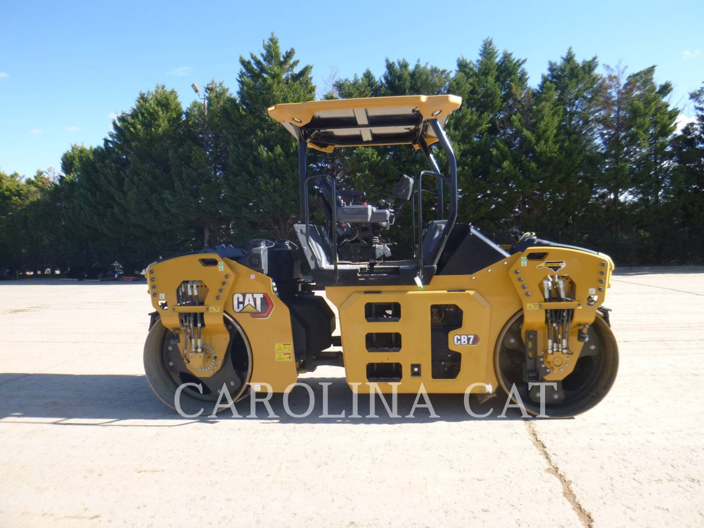 2020 Caterpillar CB7 Compactor