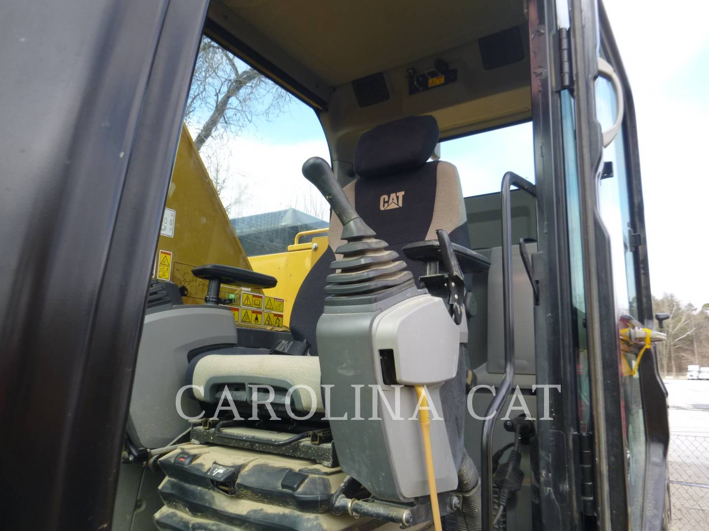 2019 Caterpillar 325FL Excavator