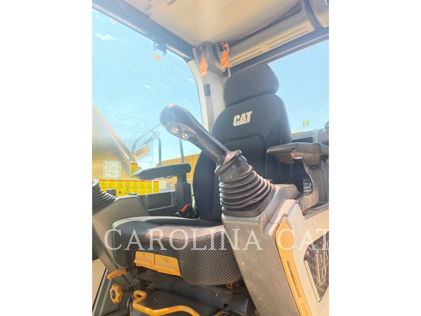 2018 Caterpillar 323 Excavator