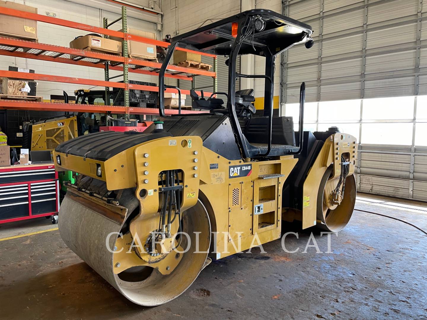 2016 Caterpillar CB44B Compactor