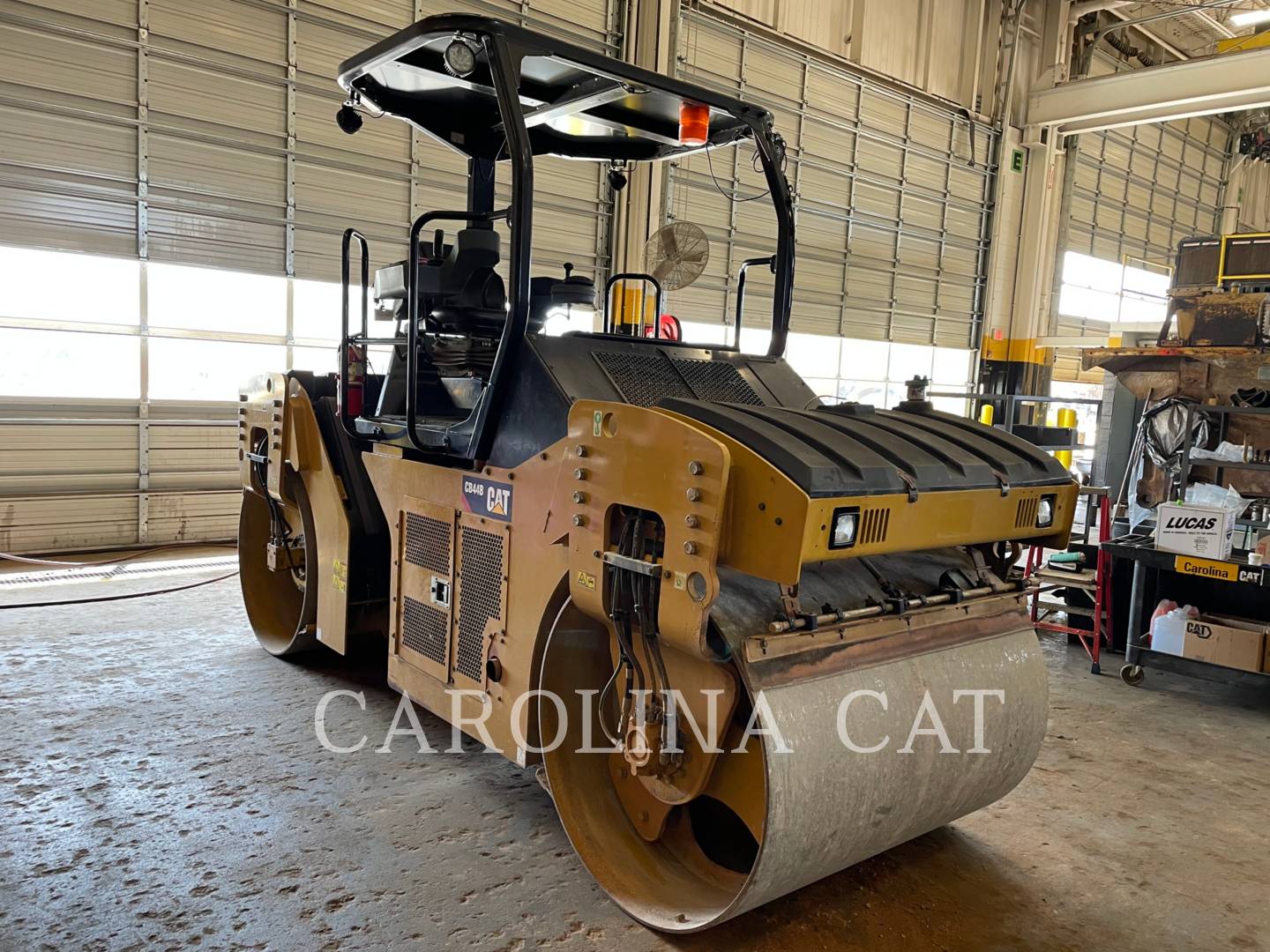 2016 Caterpillar CB44B Compactor