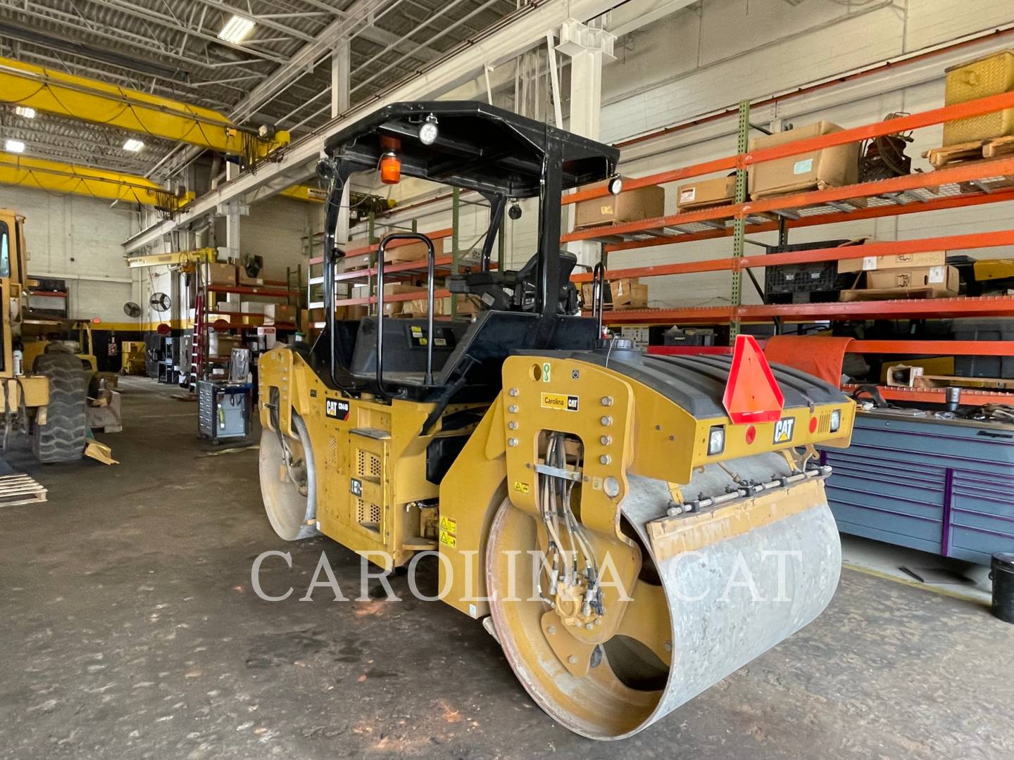 2016 Caterpillar CB44B Compactor