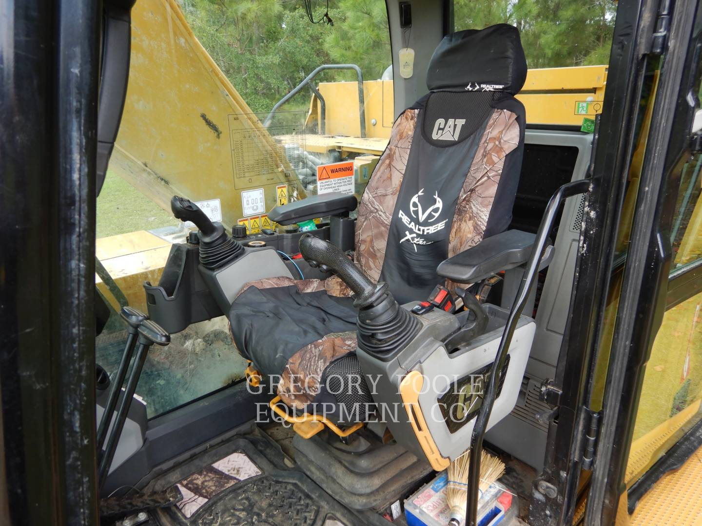 2018 Caterpillar 323 Excavator