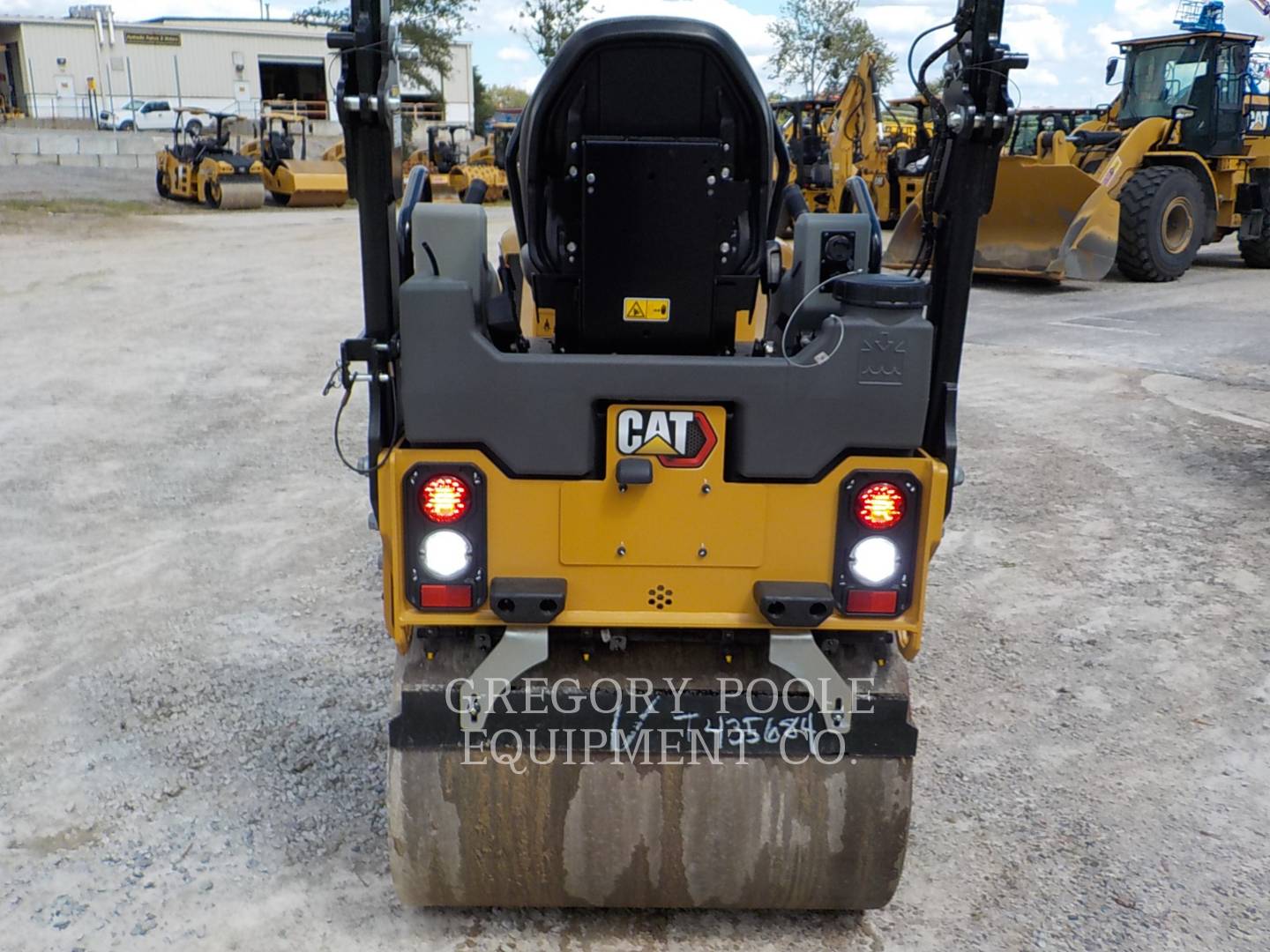 2022 Caterpillar CB2.503GC Vibratory Double