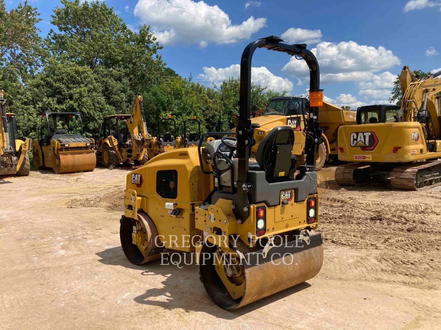 2022 Caterpillar CB2.703GC Vibratory Double