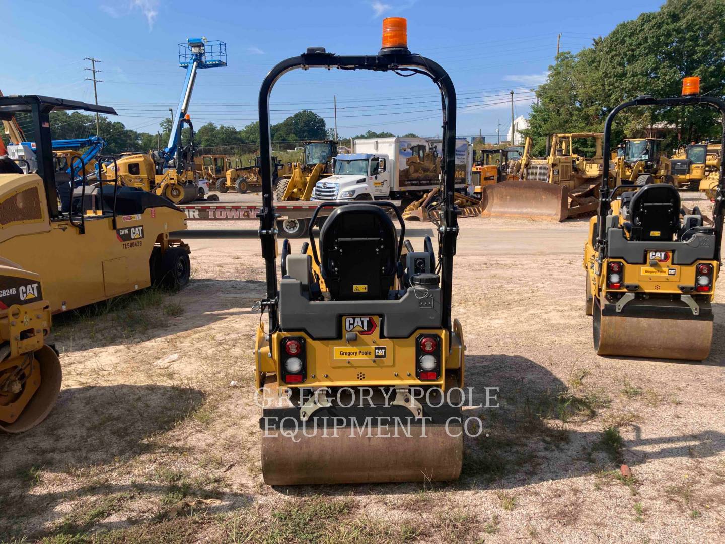 2022 Caterpillar CB2.703GC Vibratory Double