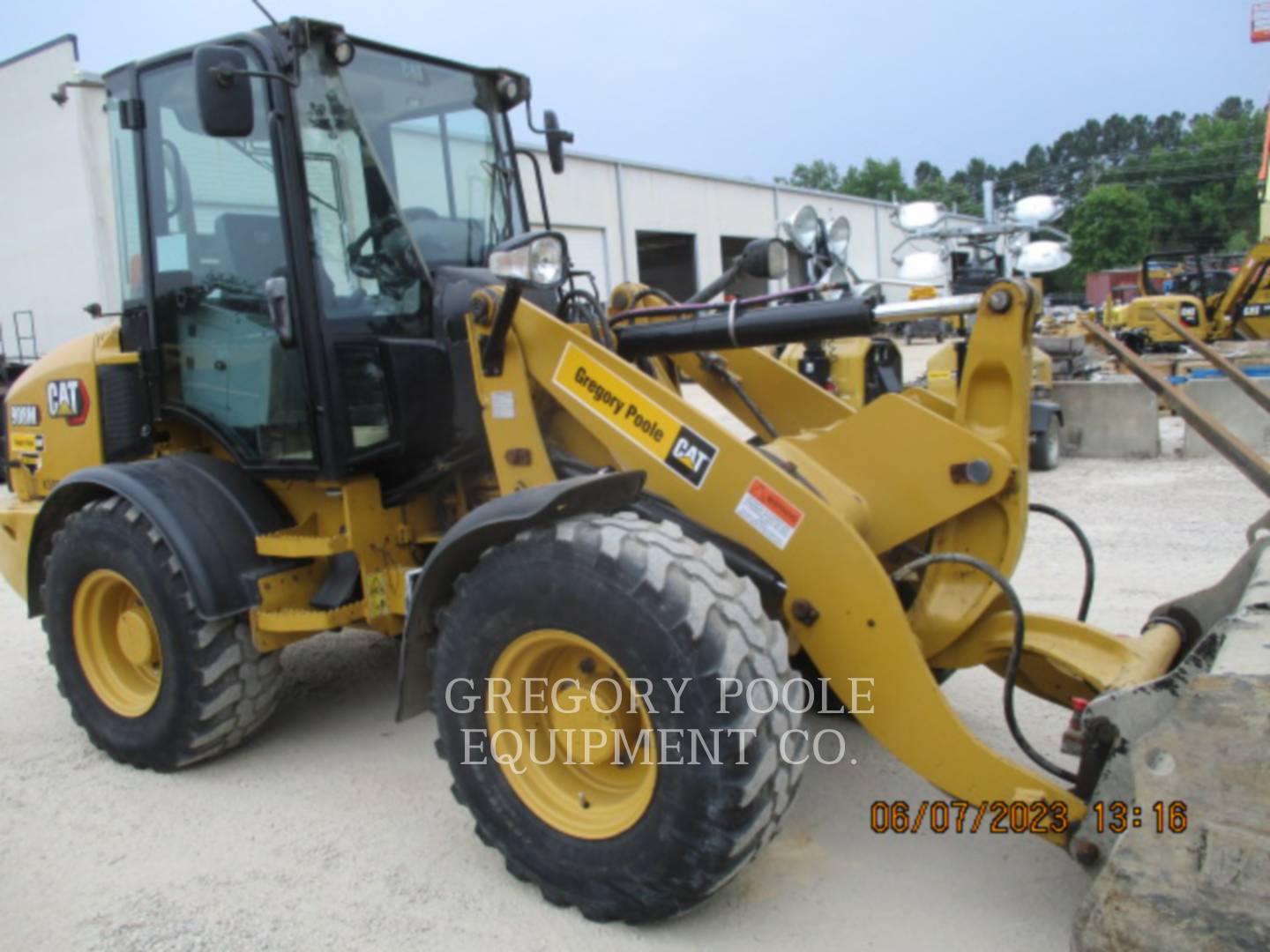 2020 Caterpillar 908M Wheel Loader