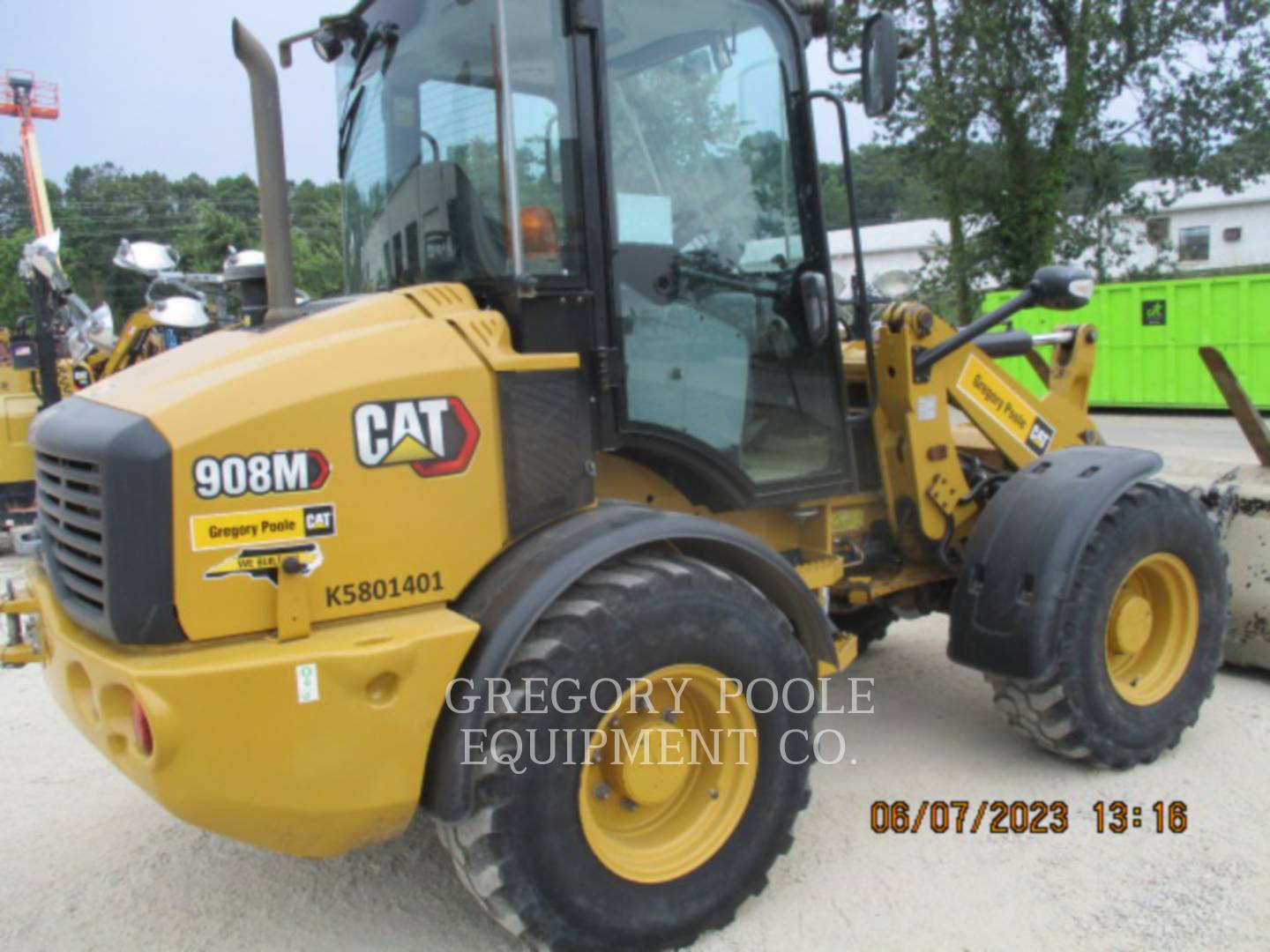 2020 Caterpillar 908M Wheel Loader