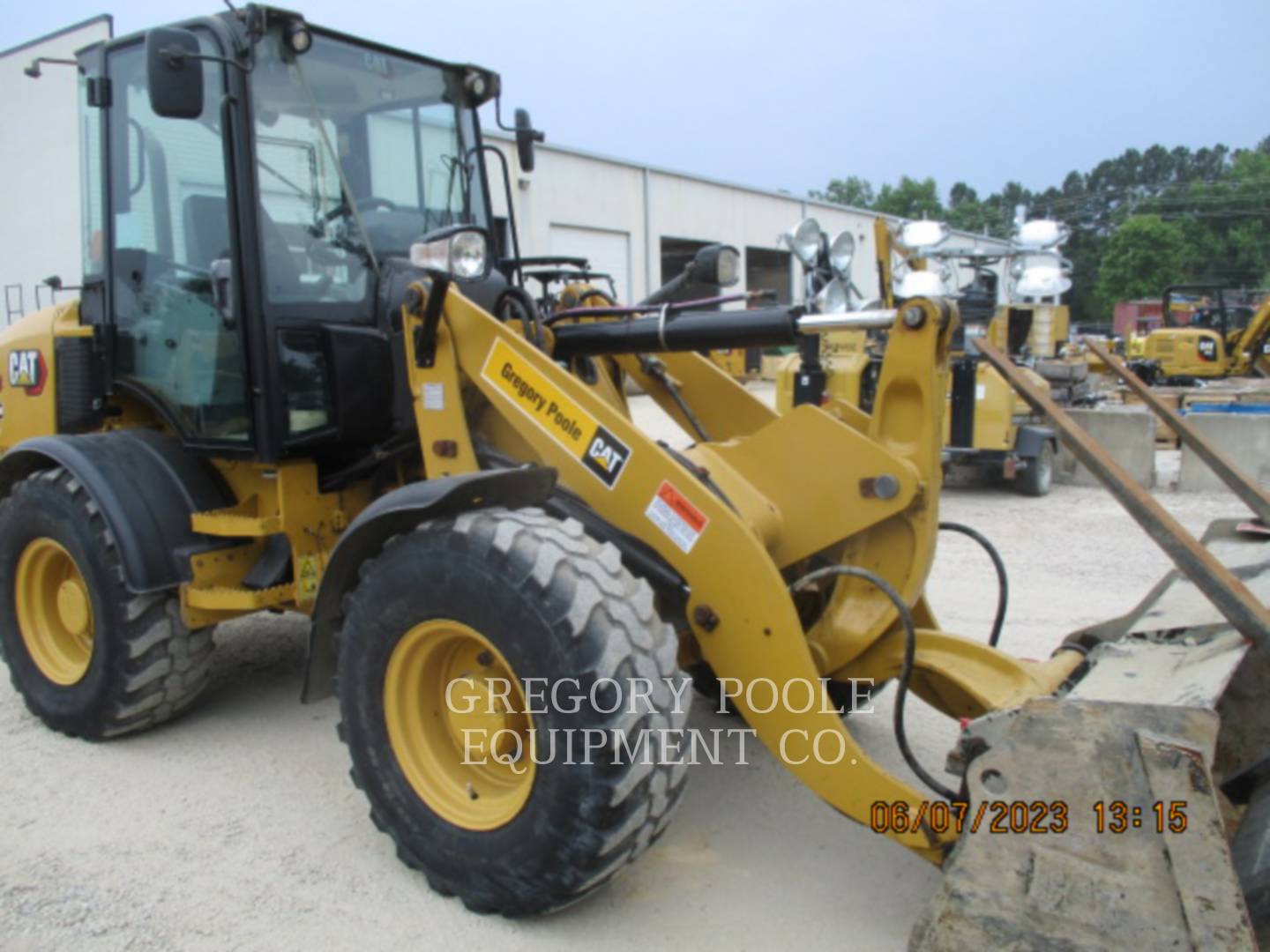 2020 Caterpillar 908M Wheel Loader