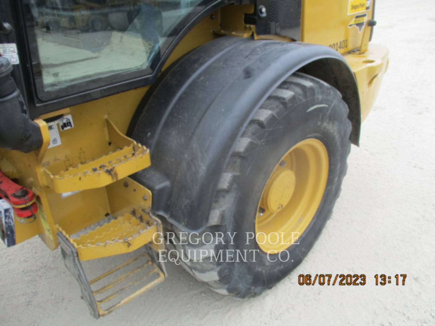 2020 Caterpillar 908M Wheel Loader