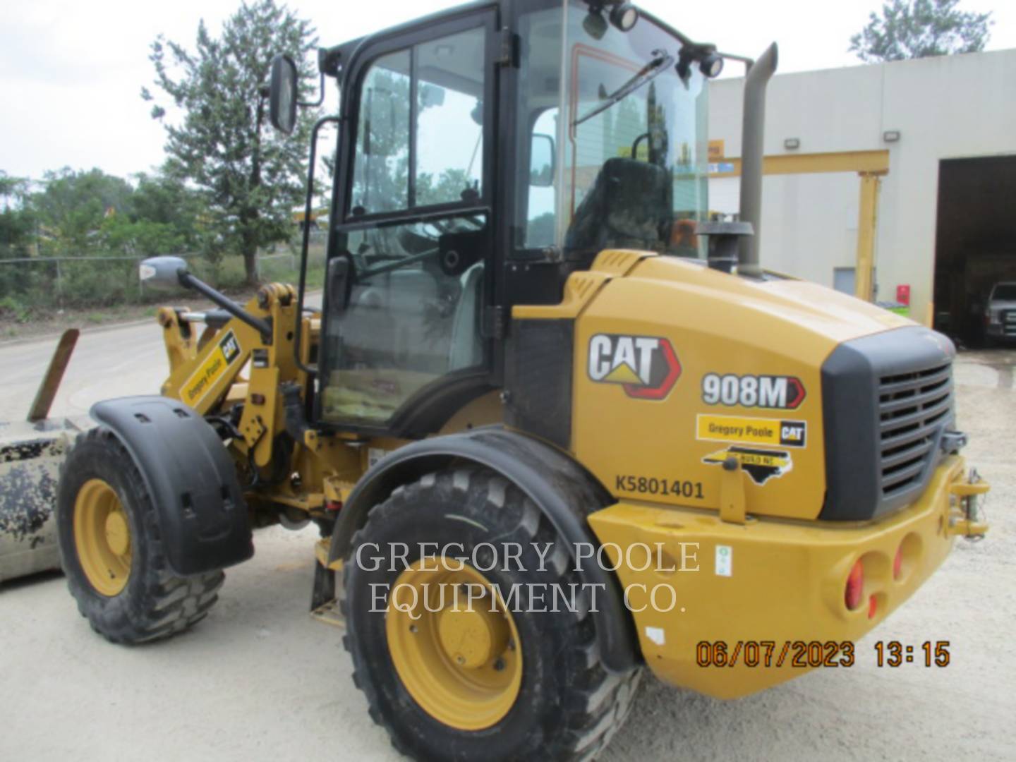 2020 Caterpillar 908M Wheel Loader