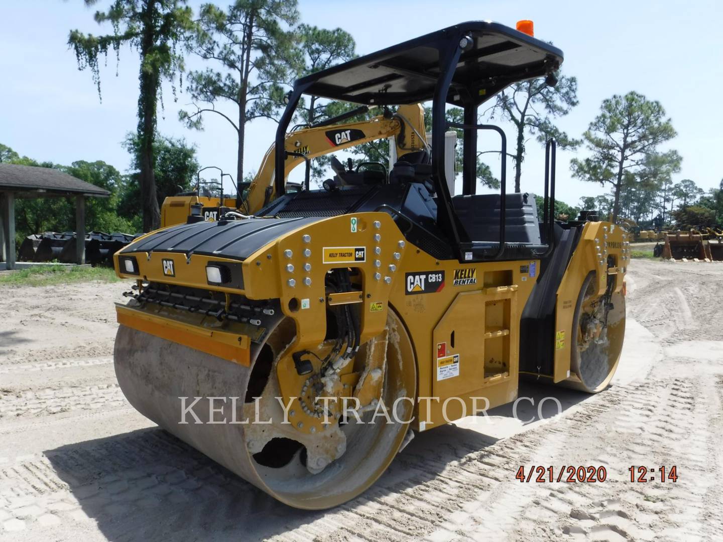 2019 Caterpillar CB13 Vibratory Double