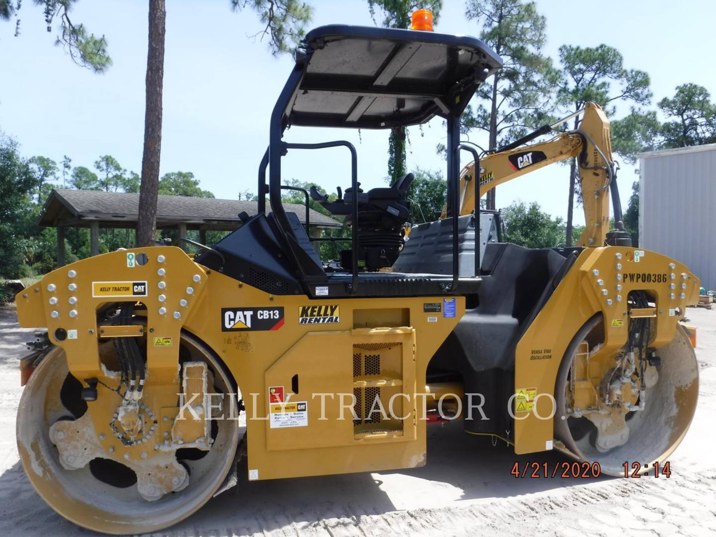 2019 Caterpillar CB13 Vibratory Double