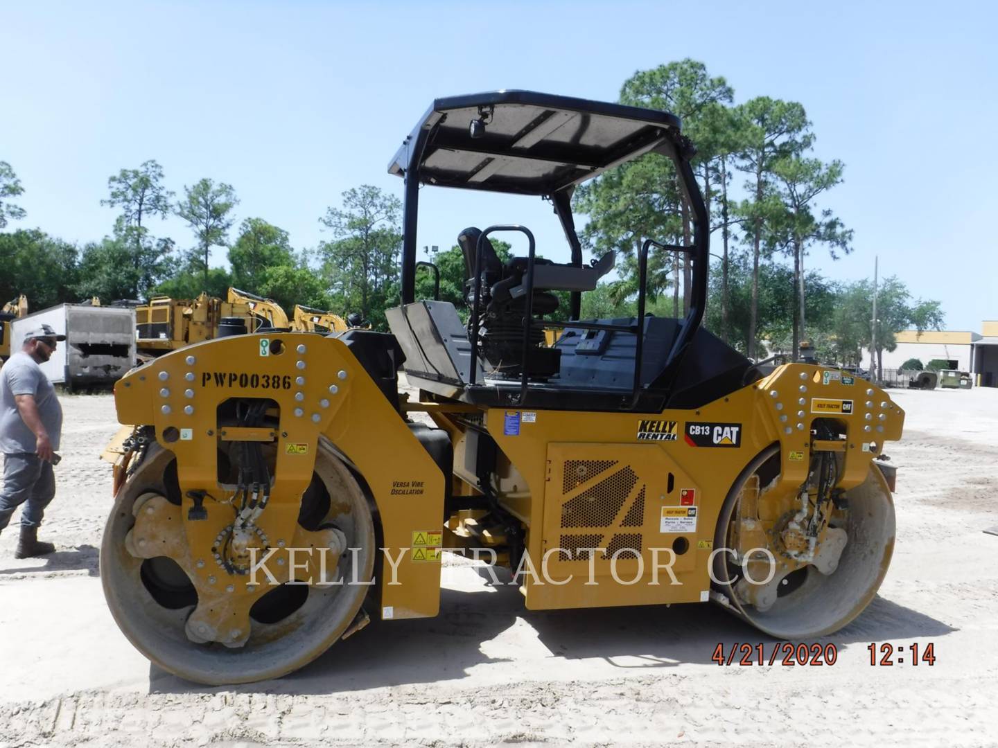 2019 Caterpillar CB13 Vibratory Double