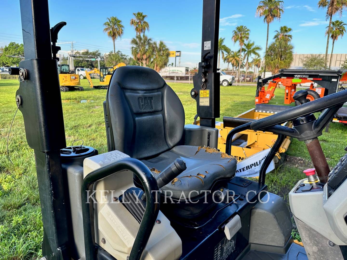 2018 Caterpillar CB 24 B Vibratory Double