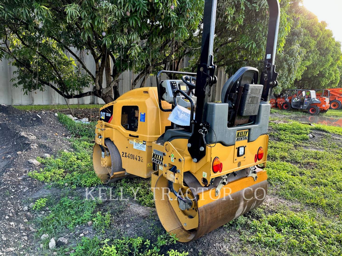 2018 Caterpillar CB 24 B Vibratory Double