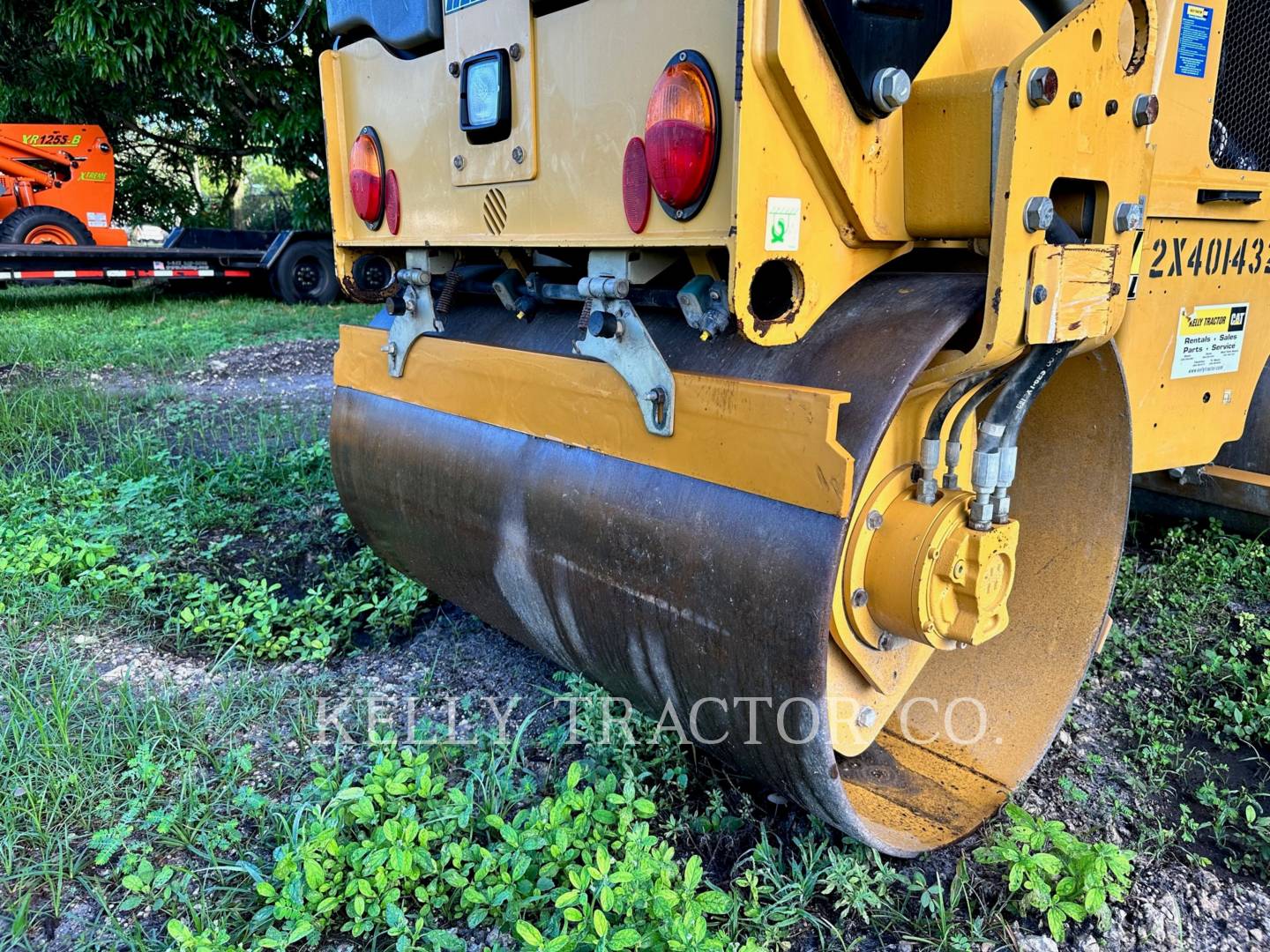 2018 Caterpillar CB 24 B Vibratory Double