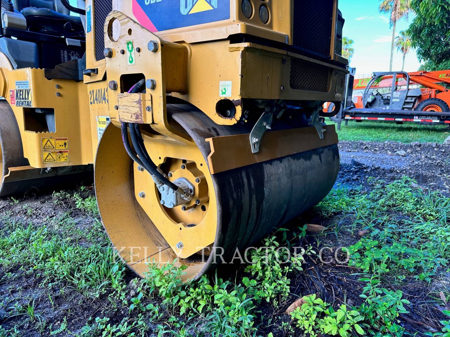 2018 Caterpillar CB 24 B Vibratory Double