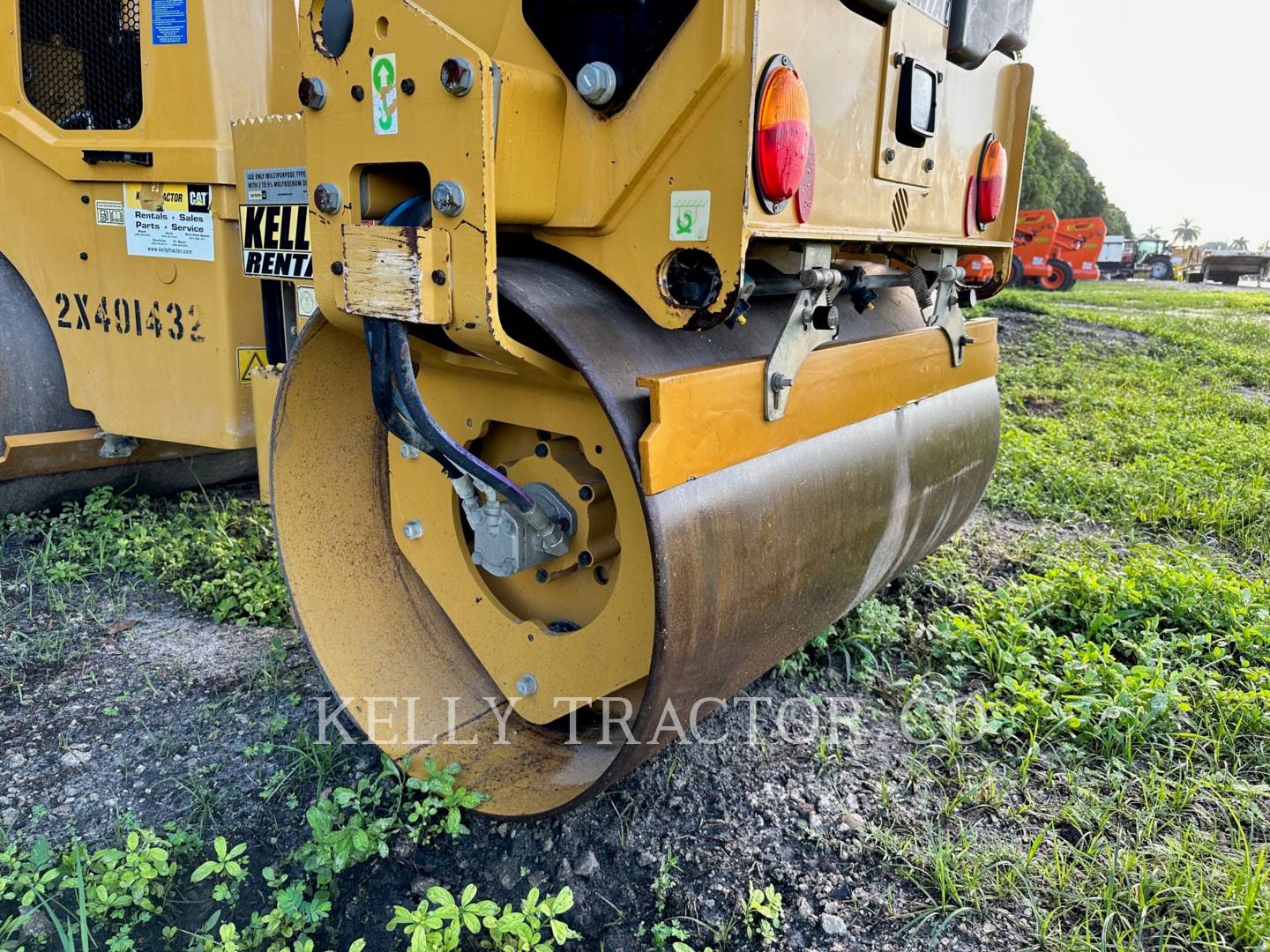 2018 Caterpillar CB 24 B Vibratory Double