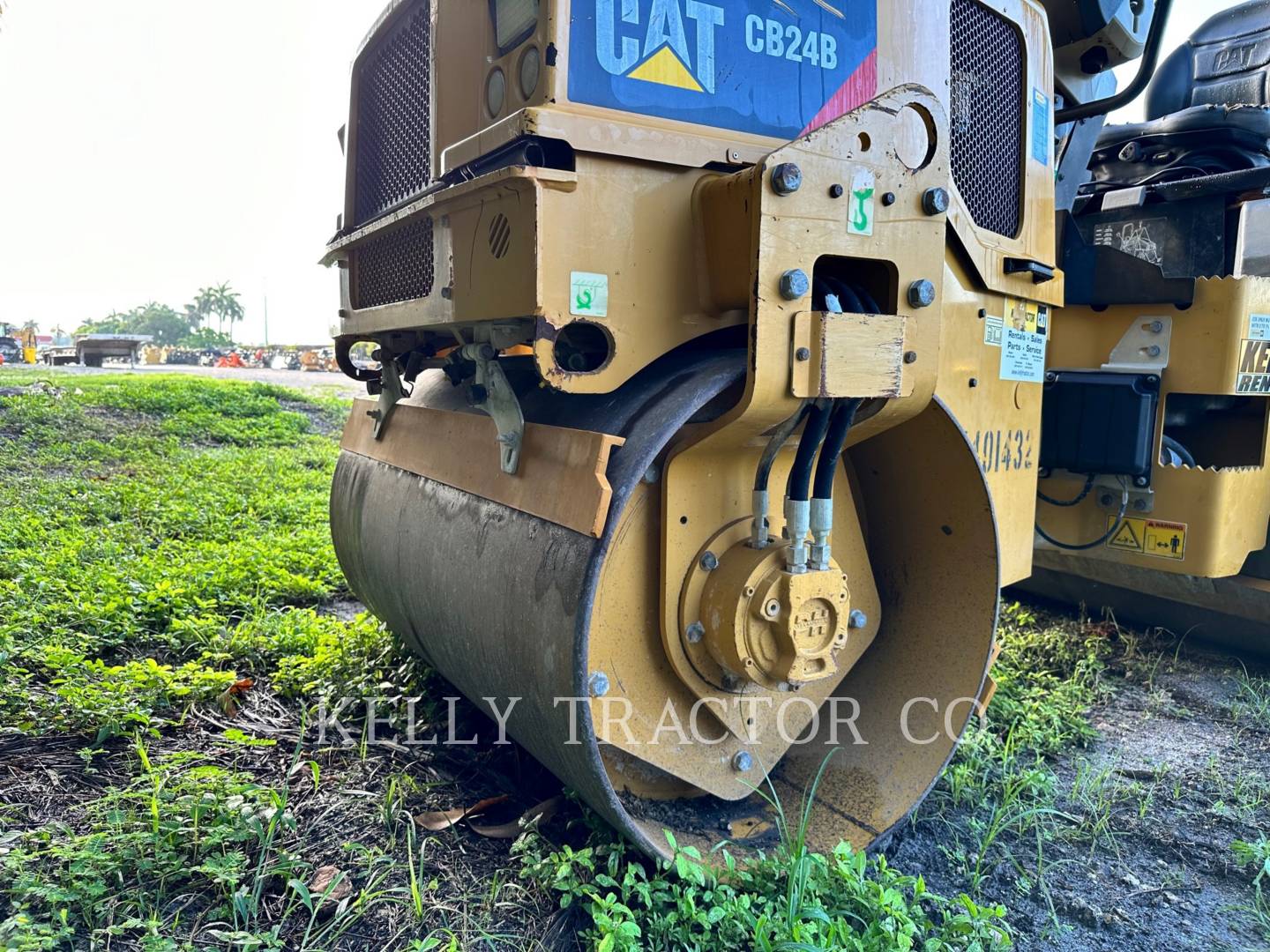 2018 Caterpillar CB 24 B Vibratory Double