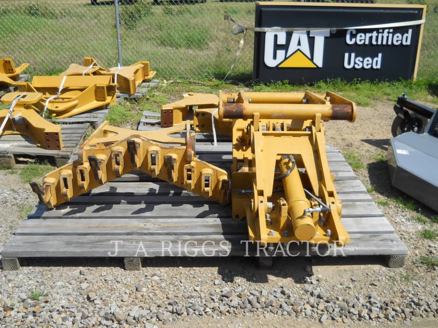 Caterpillar 120SC Ripper