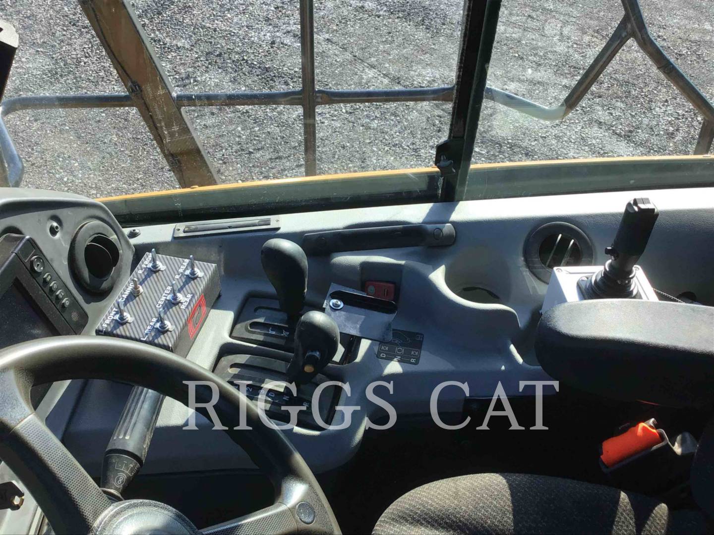 2015 Caterpillar 745C Water Truck