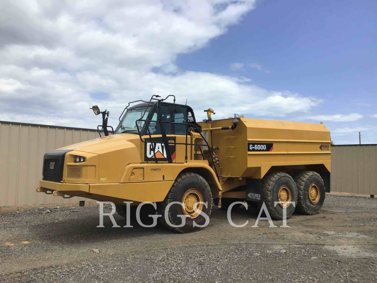 2016 Caterpillar 725C Water Truck