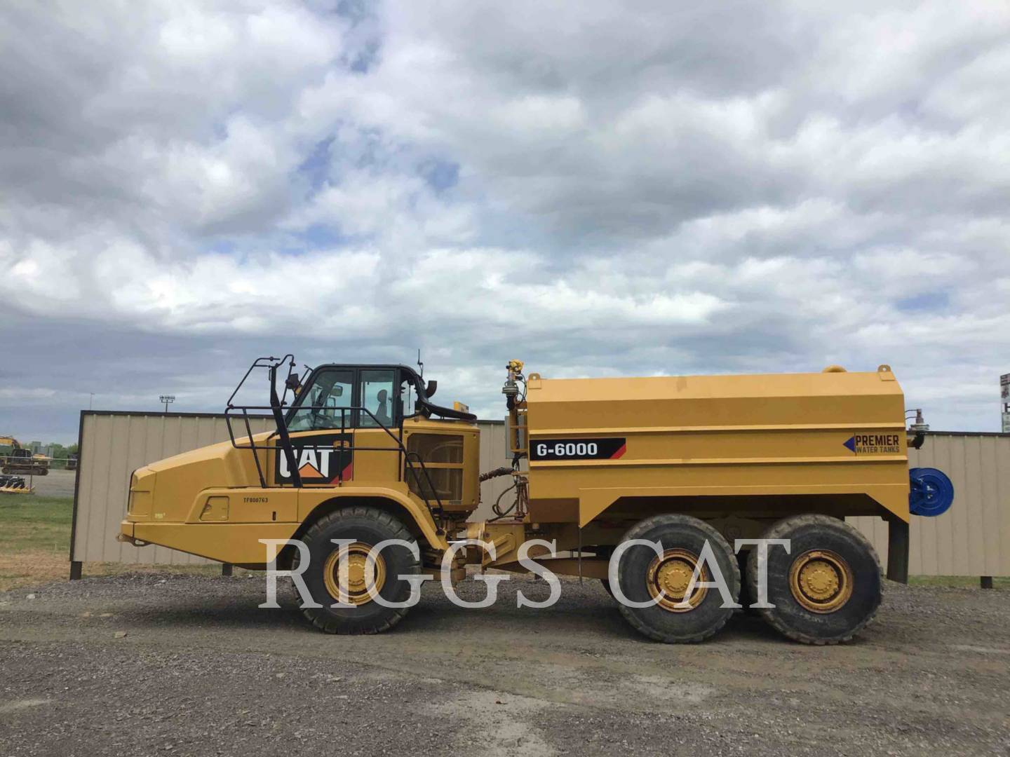 2016 Caterpillar 725C Water Truck