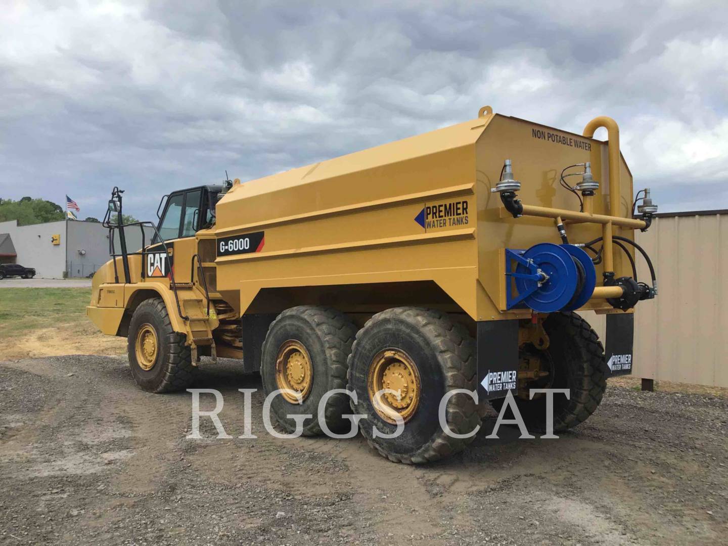 2016 Caterpillar 725C Water Truck