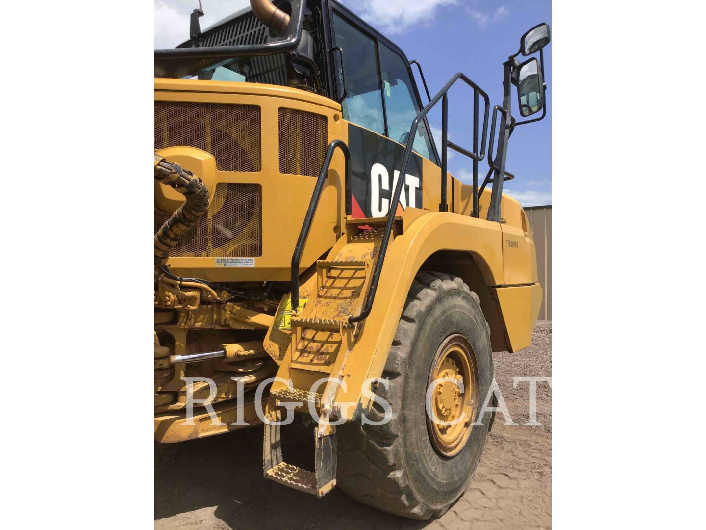 2016 Caterpillar 725C Water Truck