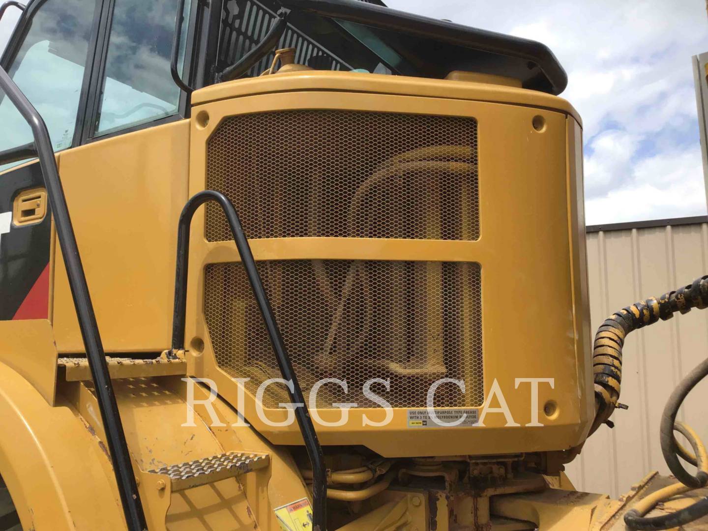 2016 Caterpillar 725C Water Truck