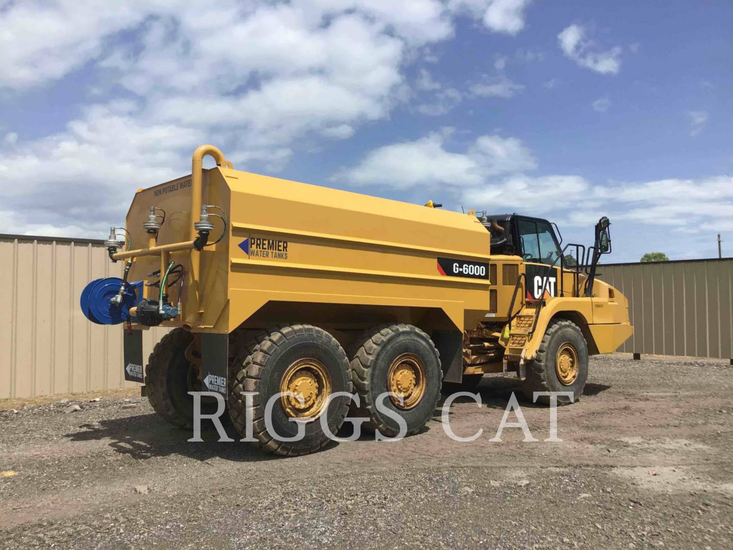 2016 Caterpillar 725C Water Truck