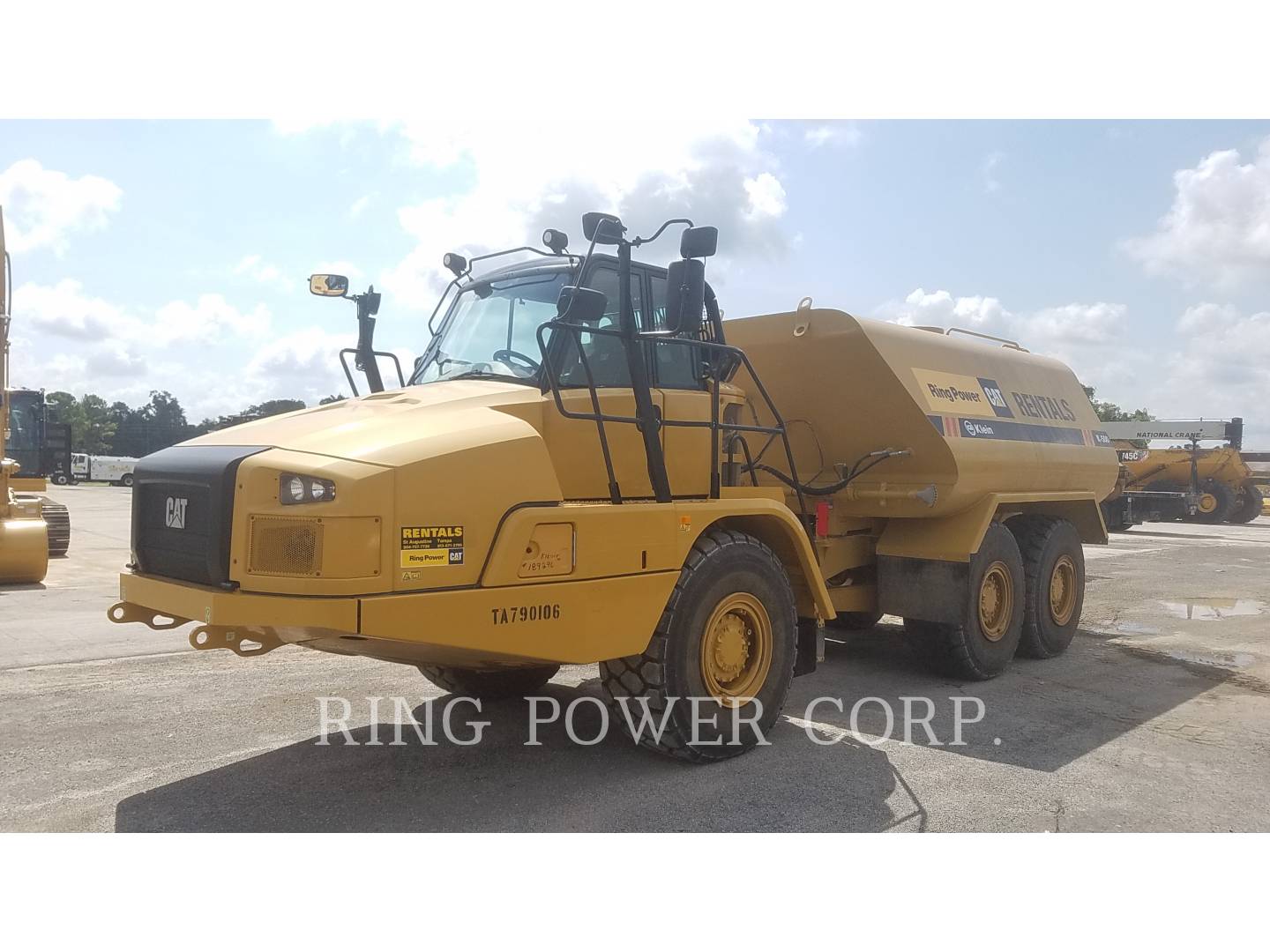 2017 Caterpillar 725C2WW Water Truck