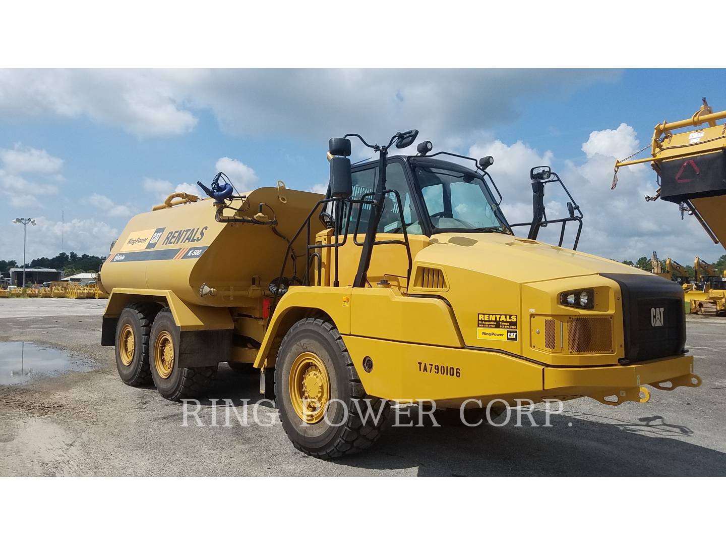 2017 Caterpillar 725C2WW Water Truck