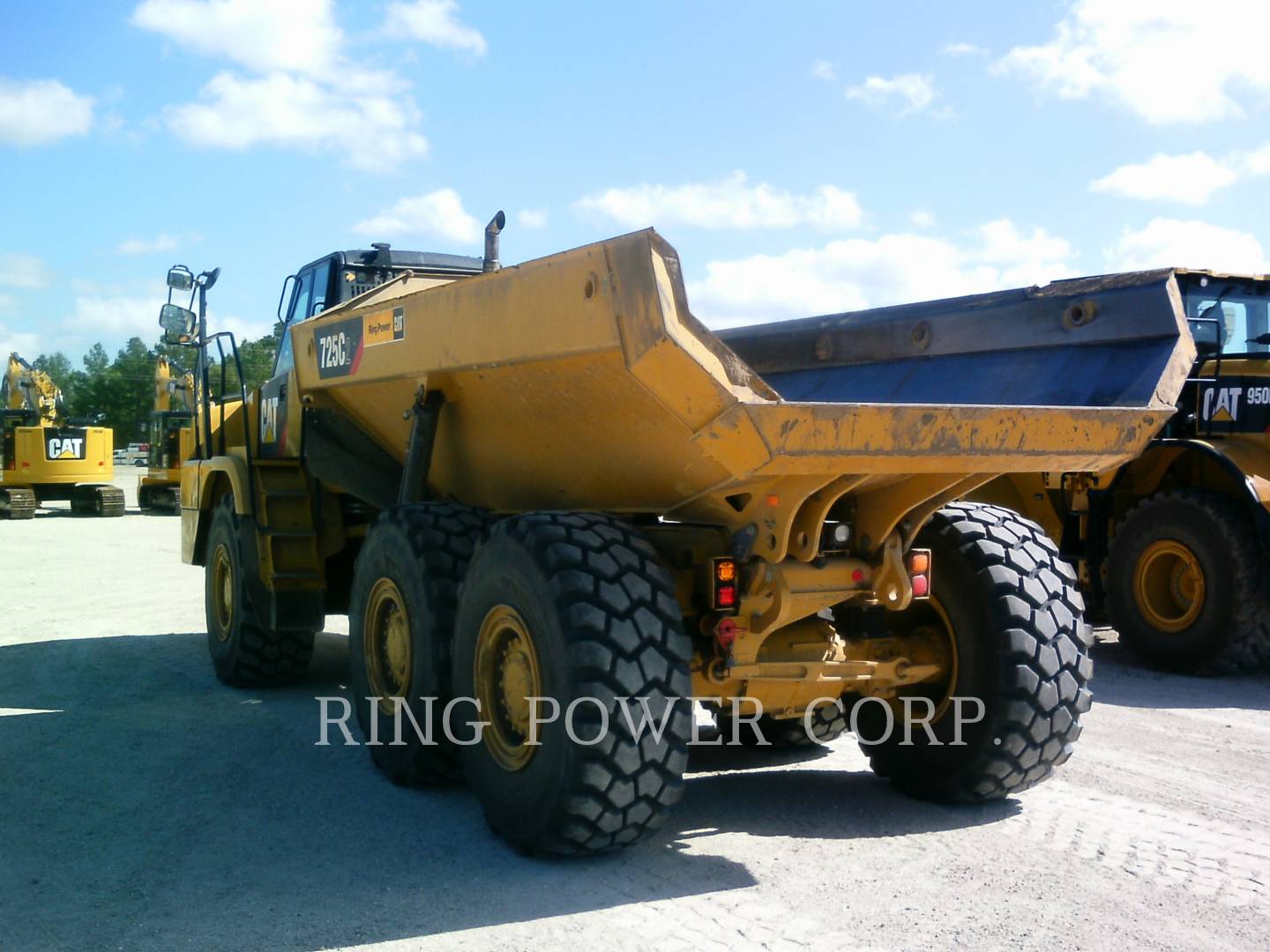 2019 Caterpillar 725C2WW Water Truck