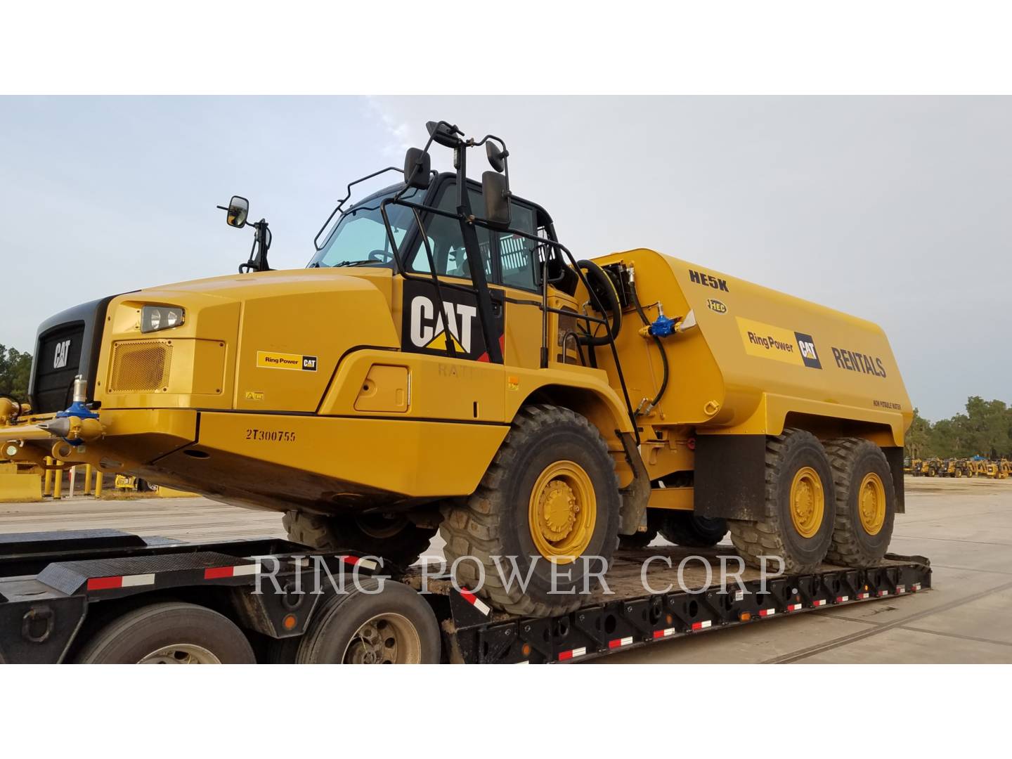 2019 Caterpillar 725C2WW Water Truck