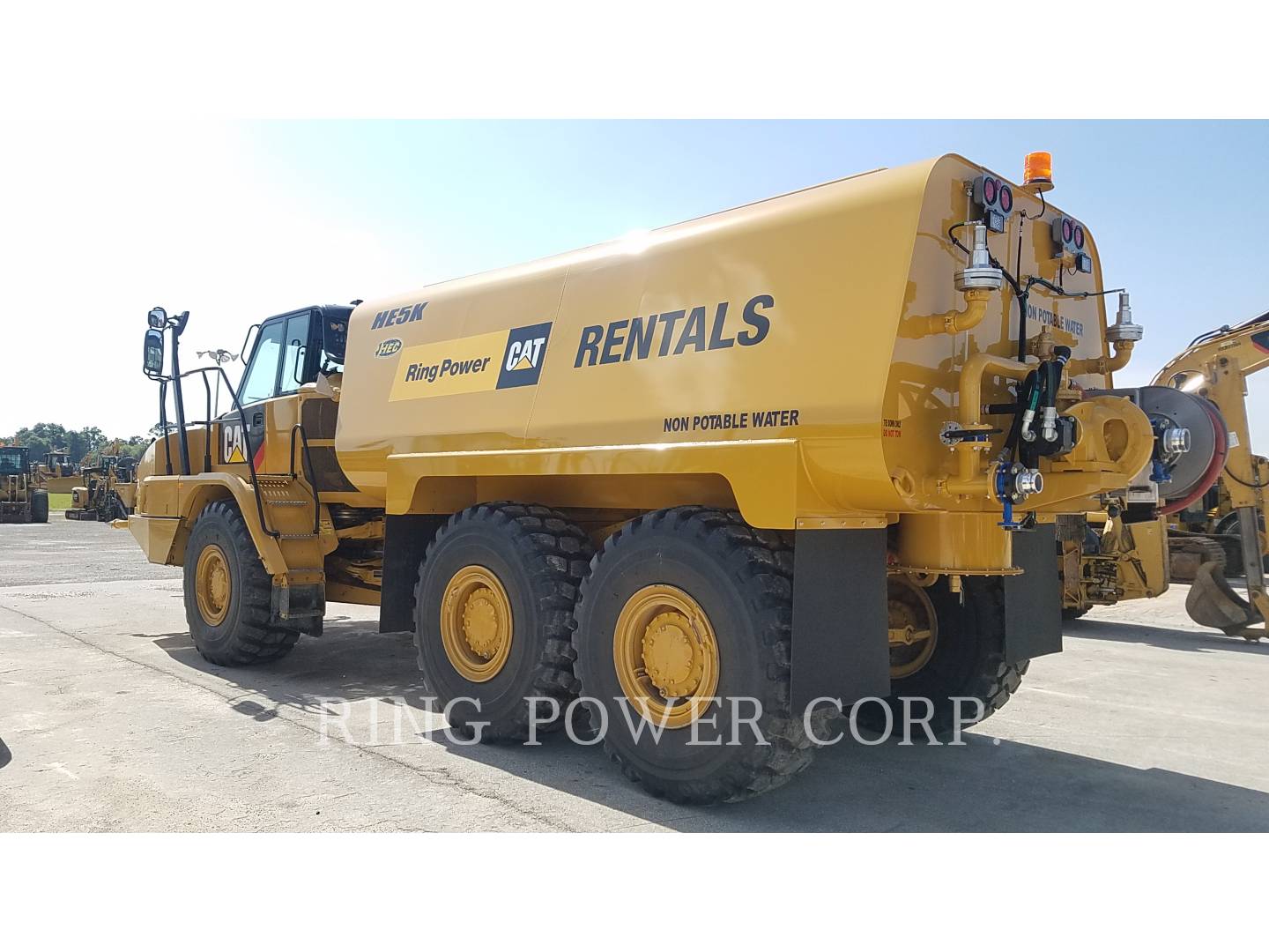 2018 Caterpillar 725C2WW Water Truck