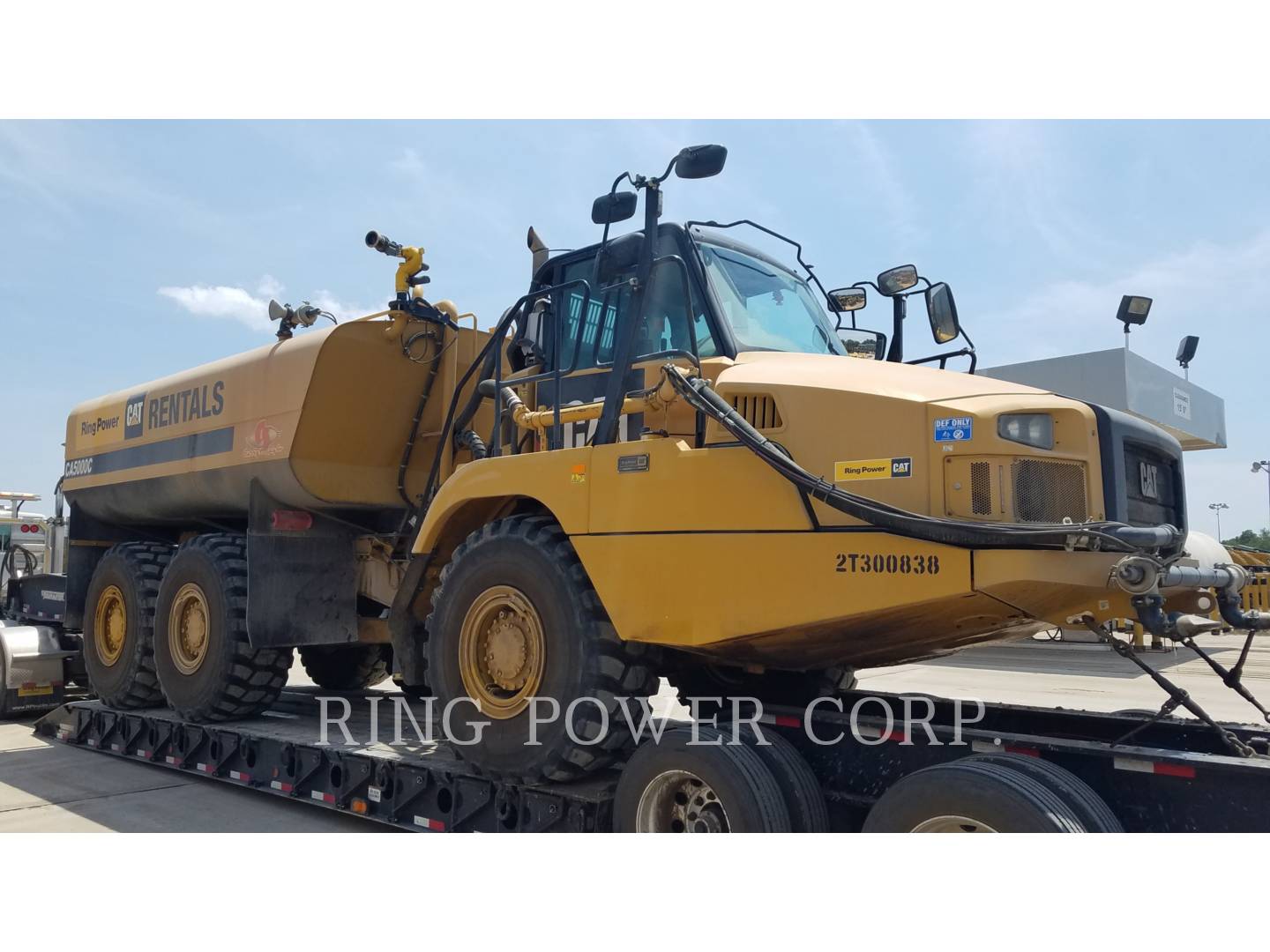 2019 Caterpillar 725C2WW Water Truck