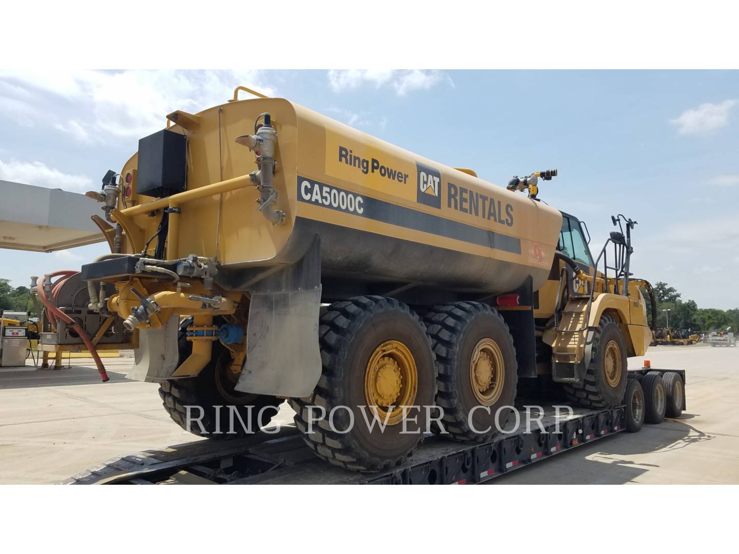 2019 Caterpillar 725C2WW Water Truck