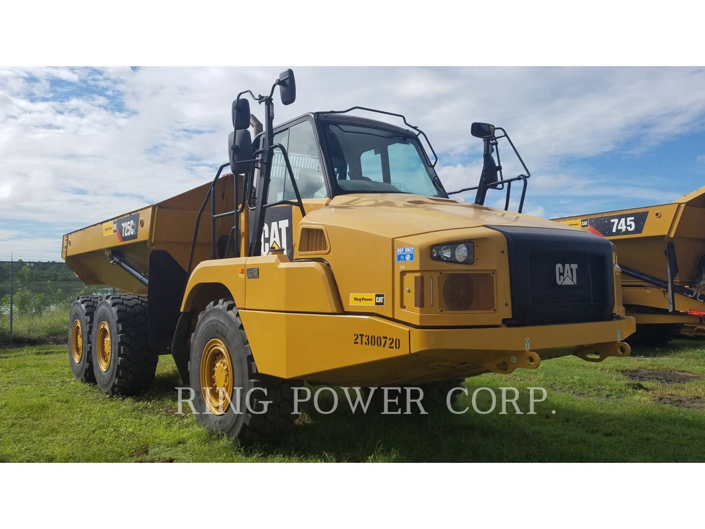 2019 Caterpillar 725C2WW Water Truck