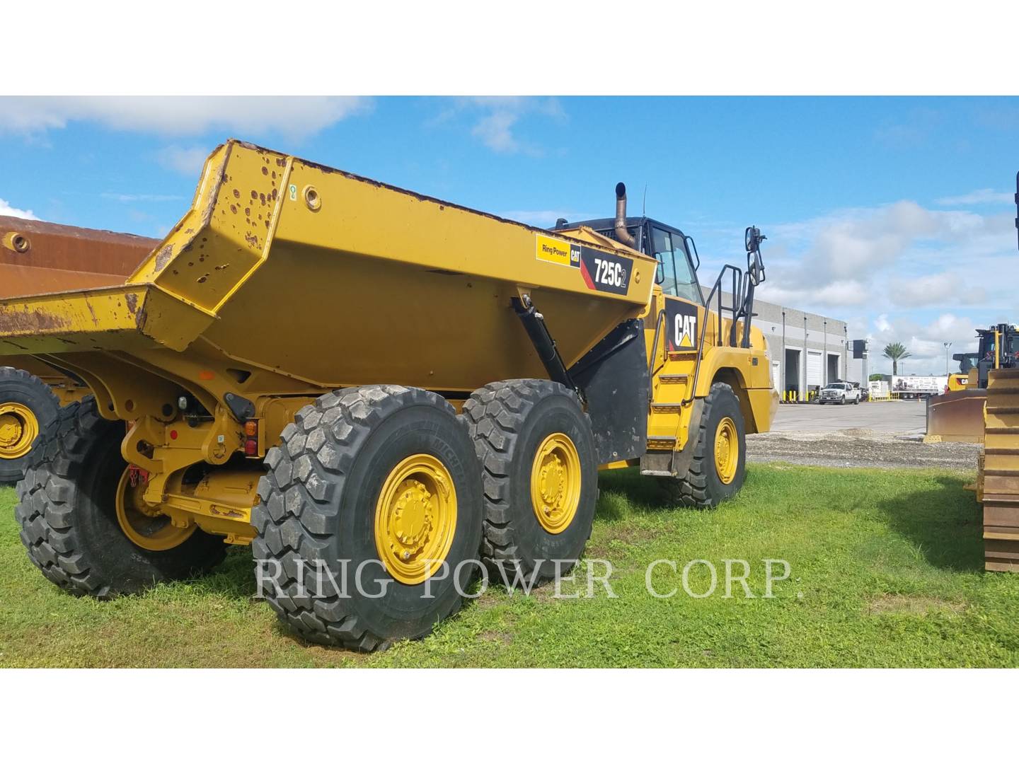 2019 Caterpillar 725C2WW Water Truck