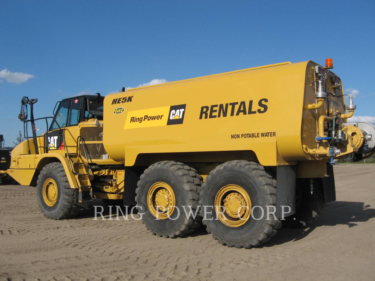 2018 Caterpillar 725C2WW Water Truck