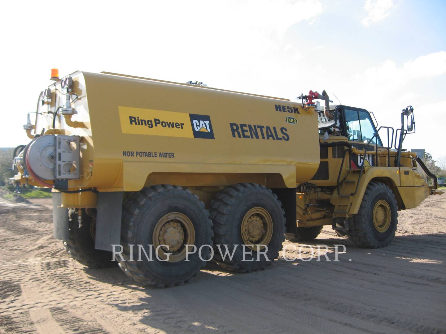 2018 Caterpillar 725C2WW Water Truck