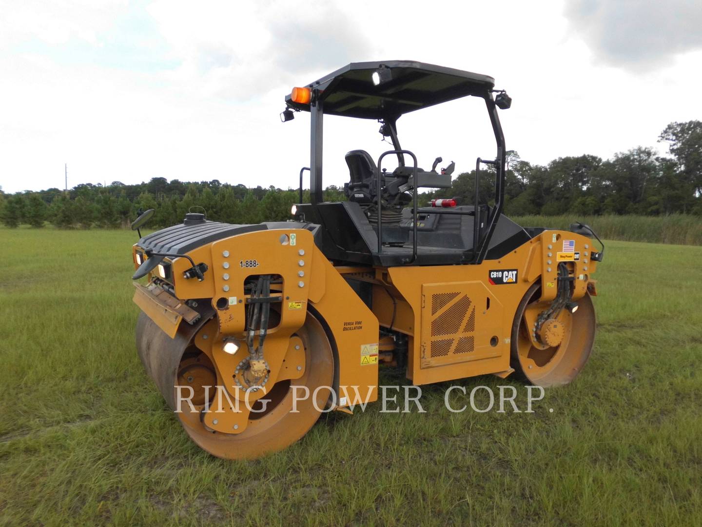 2017 Caterpillar CB10 Vibratory Double