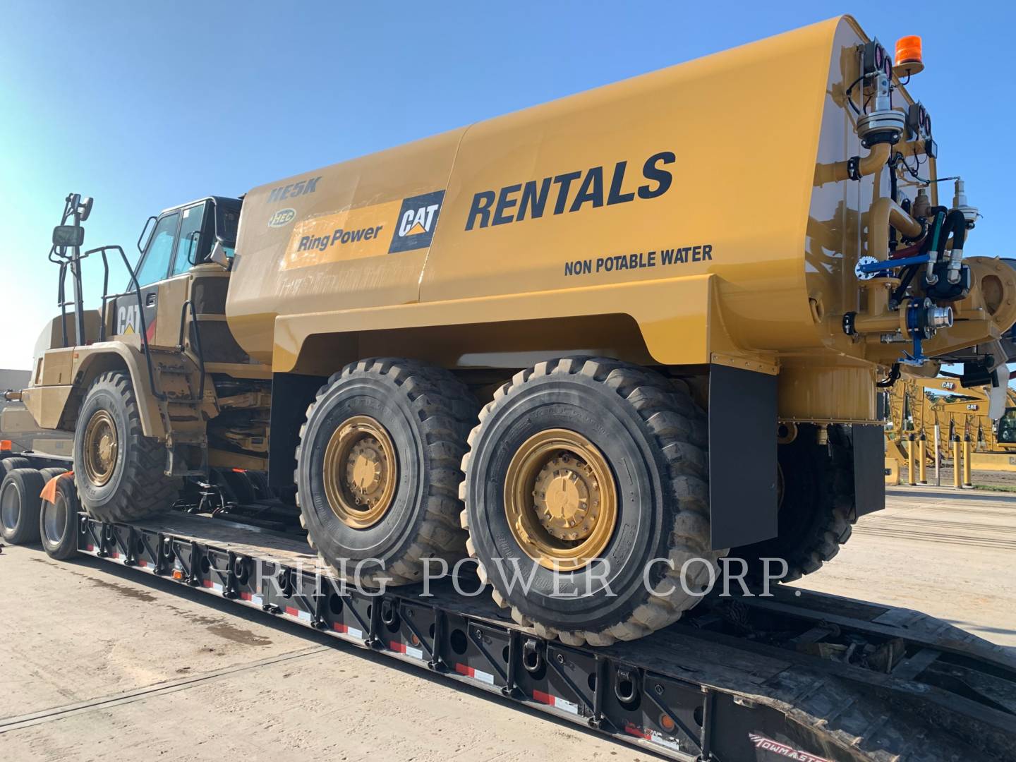 2018 Caterpillar 725C2WW Water Truck