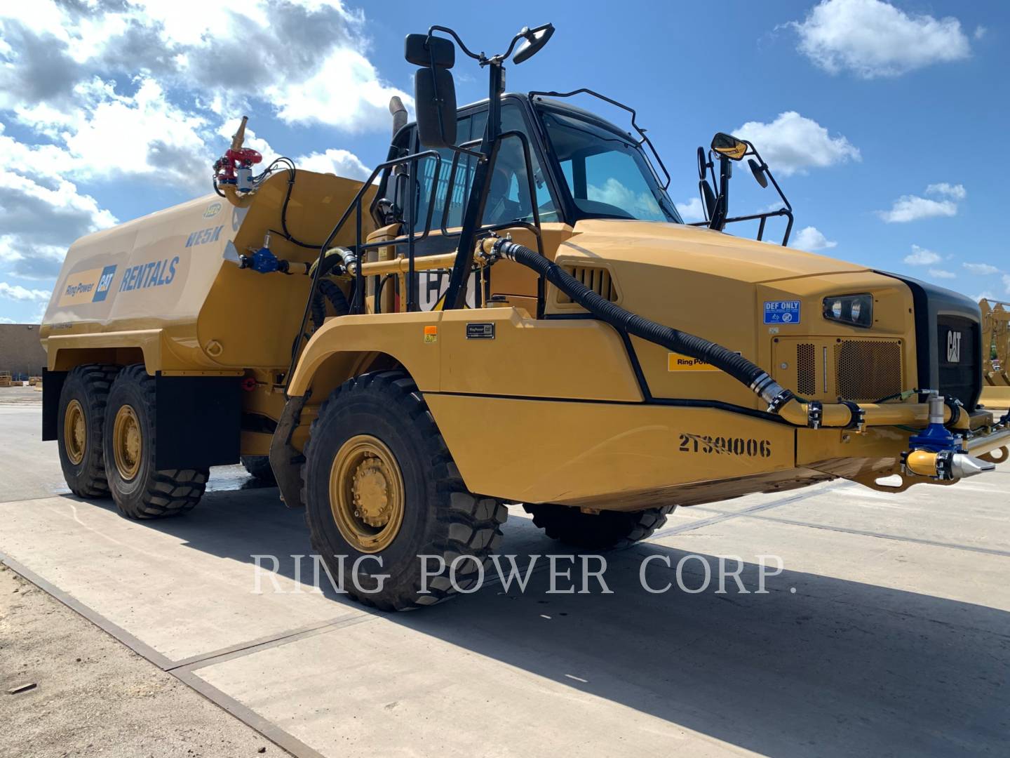 2020 Caterpillar 725C2WW Water Truck